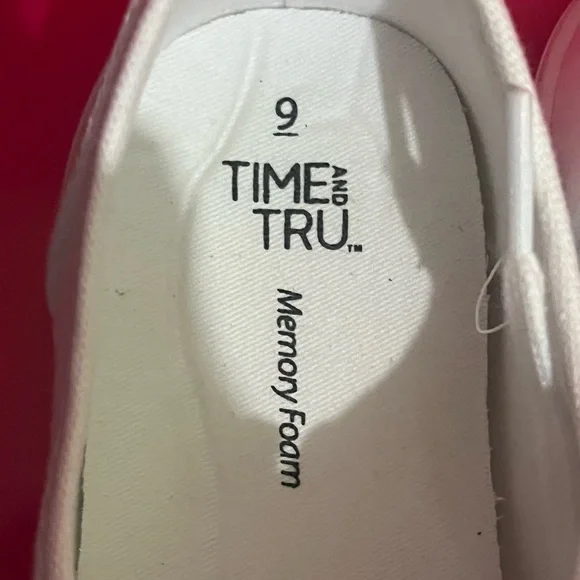 Time and Tru Women's Casual Lace up Memory Foam Sneakers Size: 9 - Picture 2 of 3